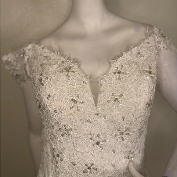 Loyeloy Women's Wedding Dresses V Neck Slit Lace. - Picture 9 of 15
